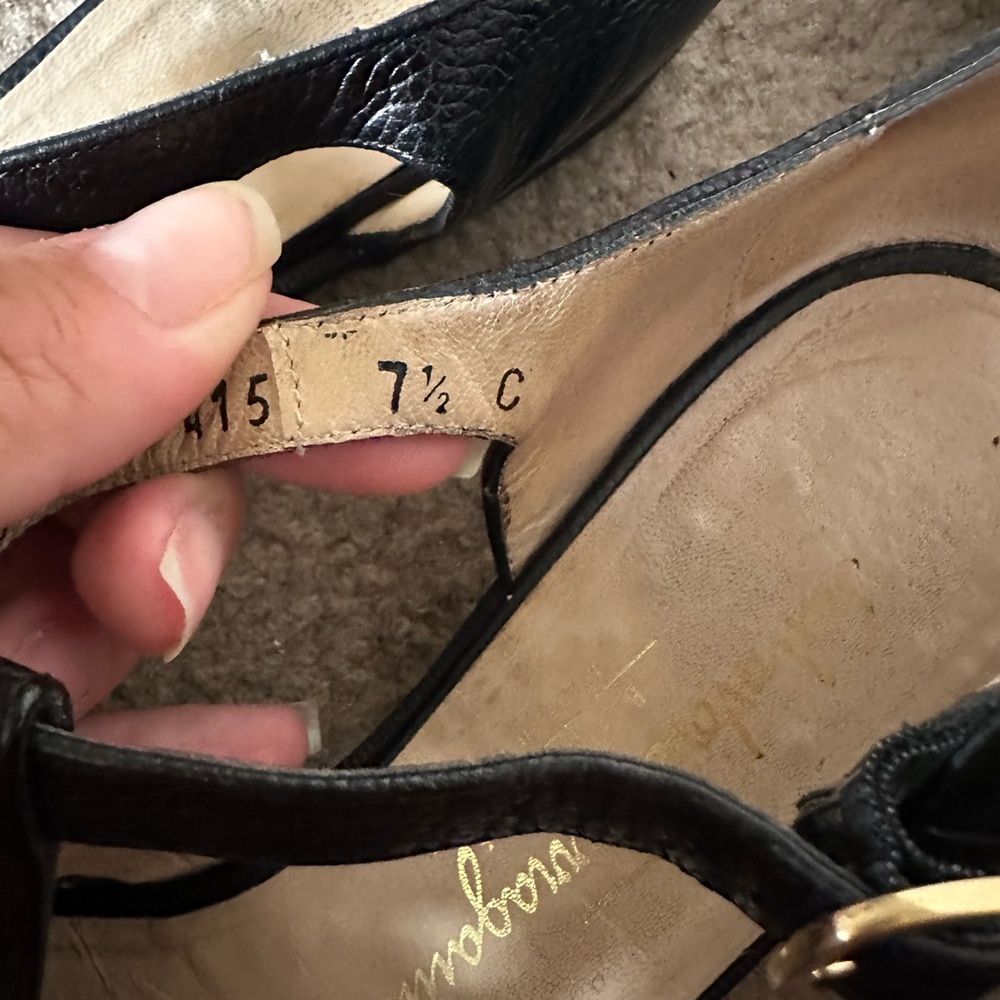 VINTAGE SALVATORE FERRAGAMO black pebble leather mary janes with gold buckle - Picture 2 of 6